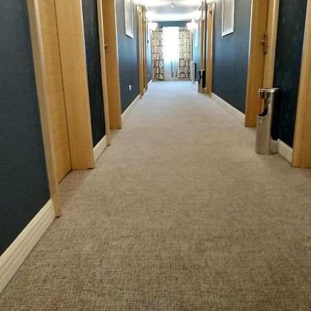 Hotel Park イヴァニツァ エクステリア 写真