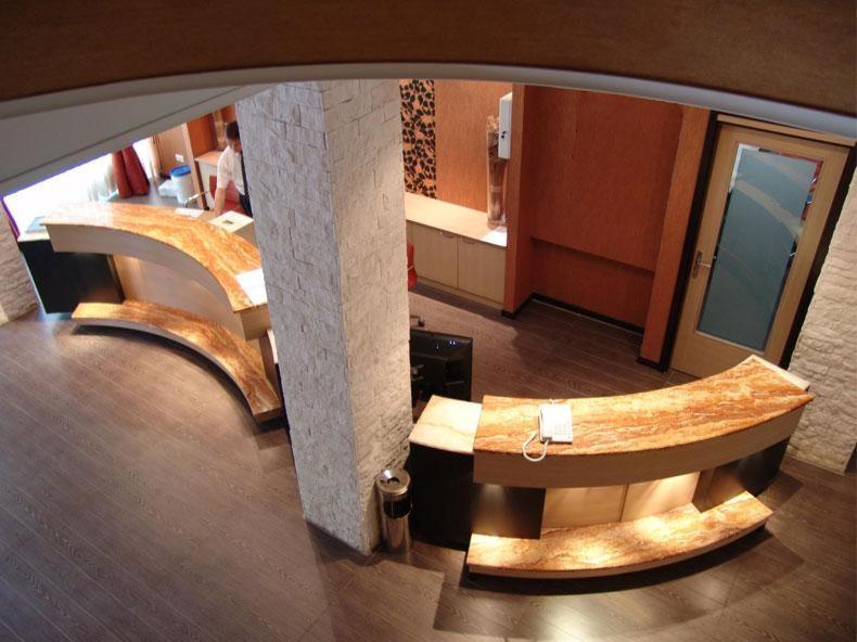 Hotel Park イヴァニツァ エクステリア 写真