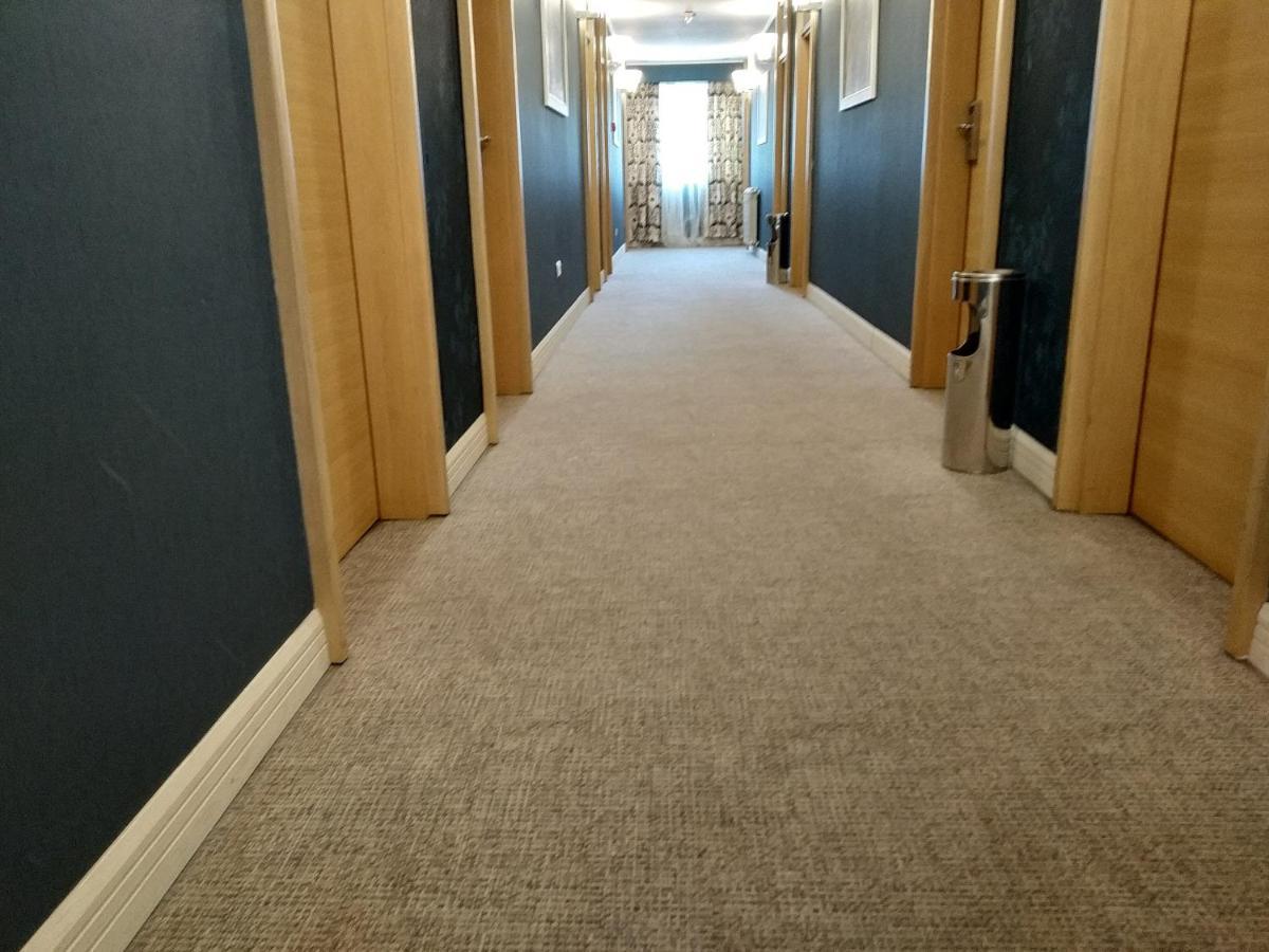 Hotel Park イヴァニツァ エクステリア 写真